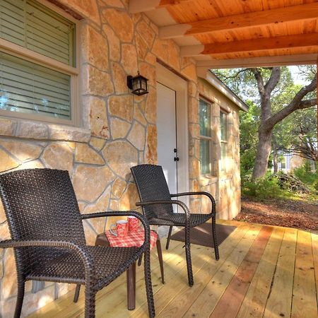 Cabins At Flite Acres - Mockingbird Cabin Wimberley Exteriör bild